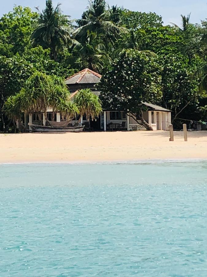 Moon Isle Beach Bungalow - Bed and Breakfast