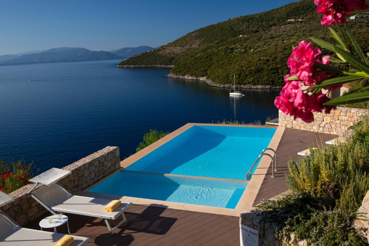 Villa Kastos - Stylish Luxury Villa with Direct Sea Access - Chambres d’hôtes