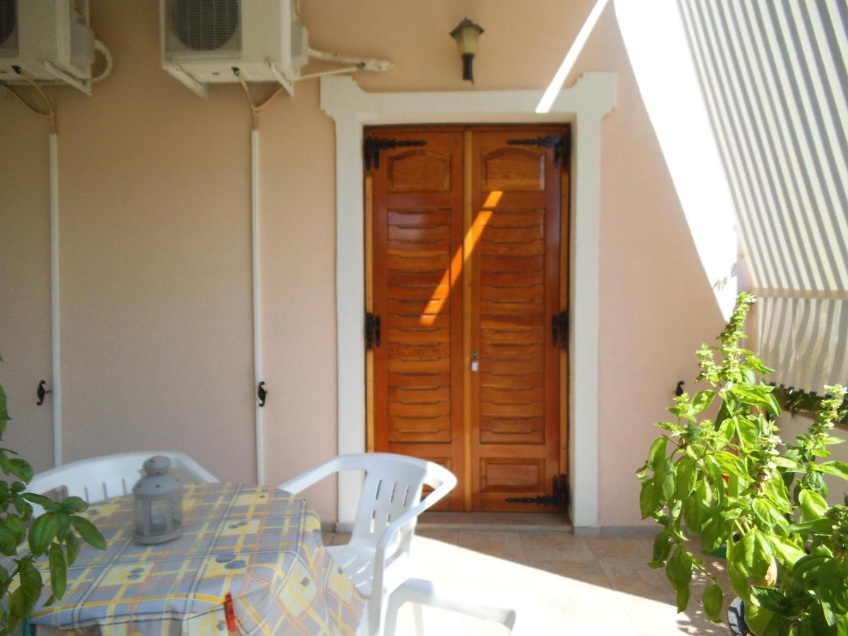 Studio (2 Adults)