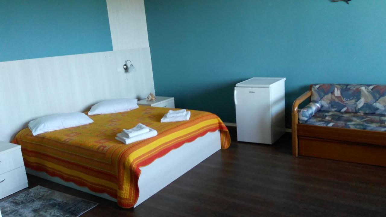 Deluxe Double Room (2 Adults + 1 Child)