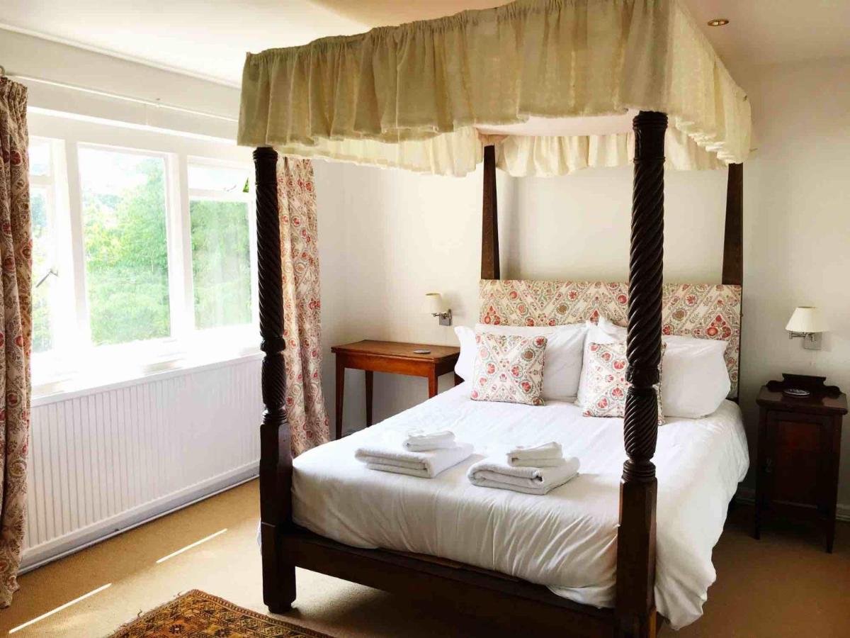 B&B Uley - Owlpen Manor Cottages - Bed and Breakfast Uley