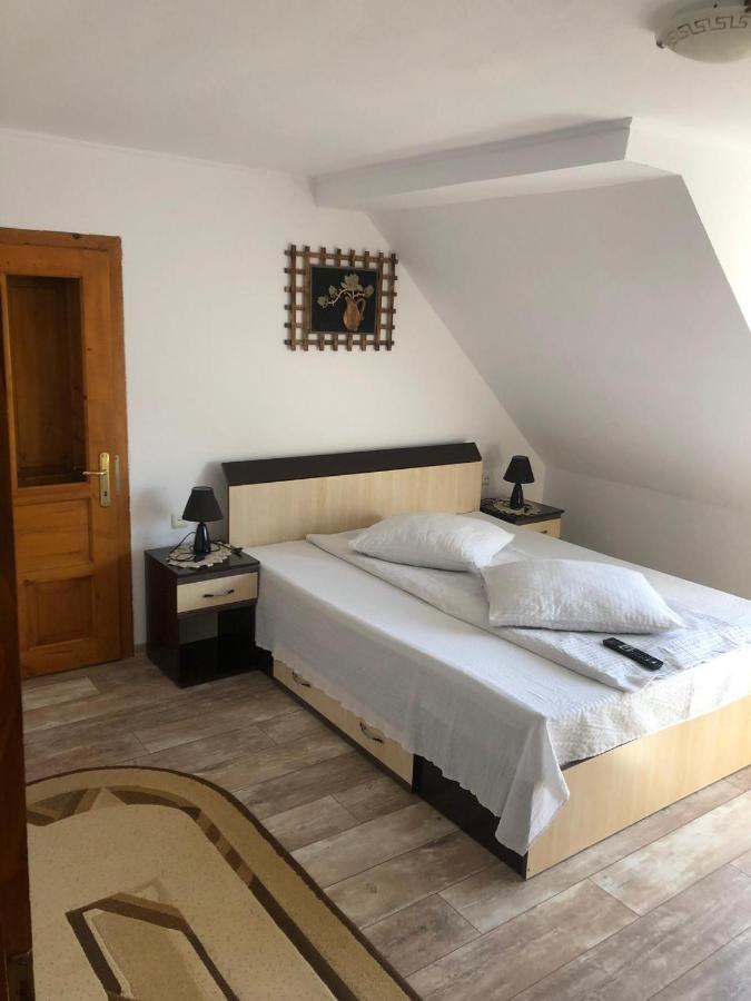 Pensiunea Simona - Bed and Breakfast