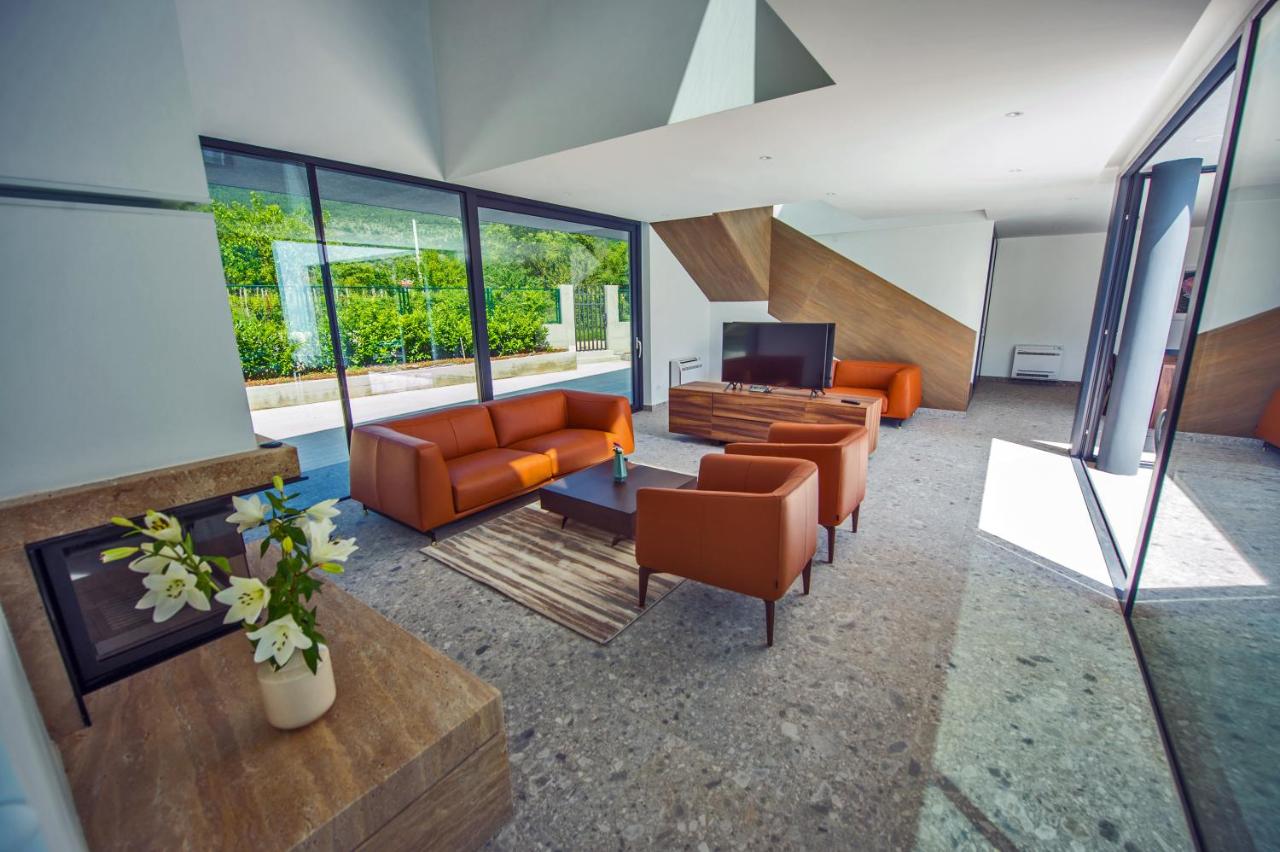 Luxury Villa Lucella, big pool, spa, tennis, gym, volleyball - B&B Donji Proložac