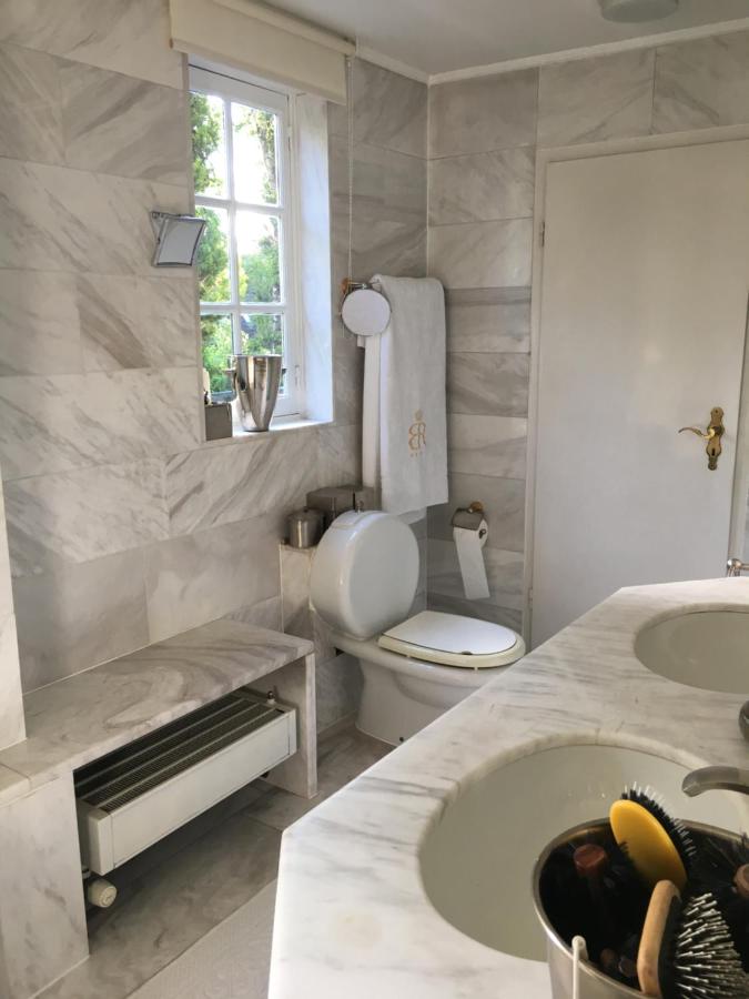 Chambre Simple avec Balcon et Salle de Bains Commune