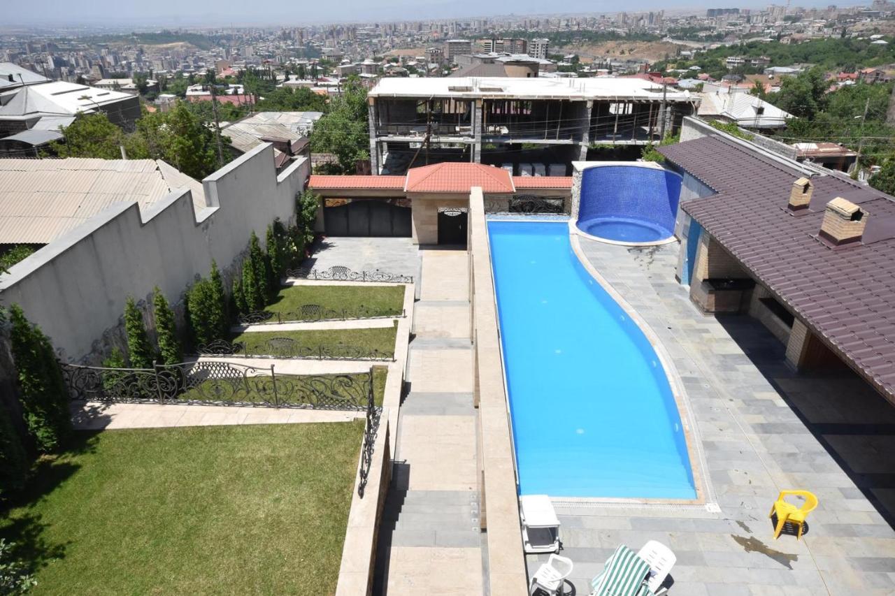 B&B Yerevan - A Royal Luxury Villa In Center With Two Swimming Pools, Sauna and Jacuzzi. - Bed and Breakfast Yerevan