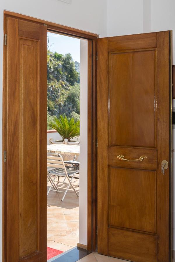 "CASALENA" Villa a Furore Amalfi coast con grande terrazzo e vista sul MARE - Chambres d'hôtes Furore