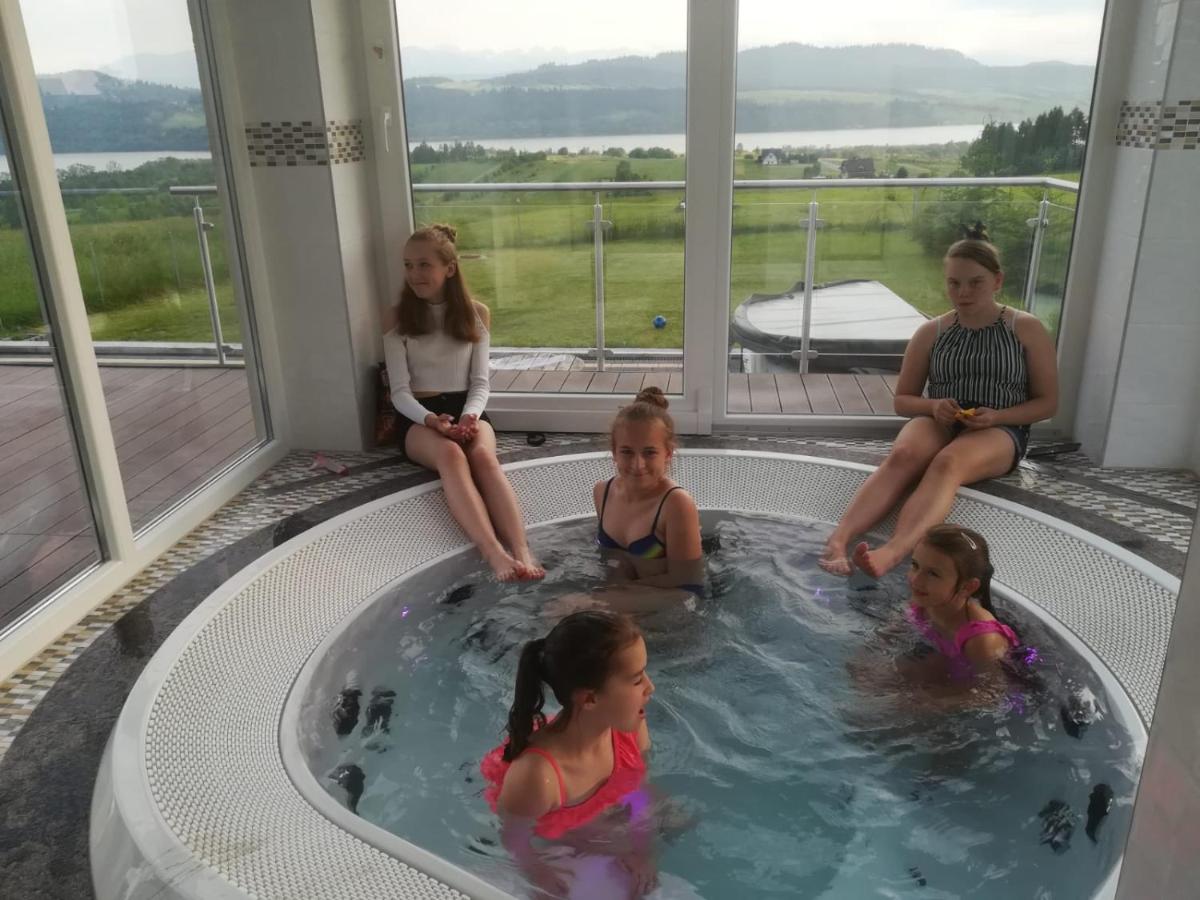 Three-Bedroom Apartment with Jacuzzi, Terrace and Garden