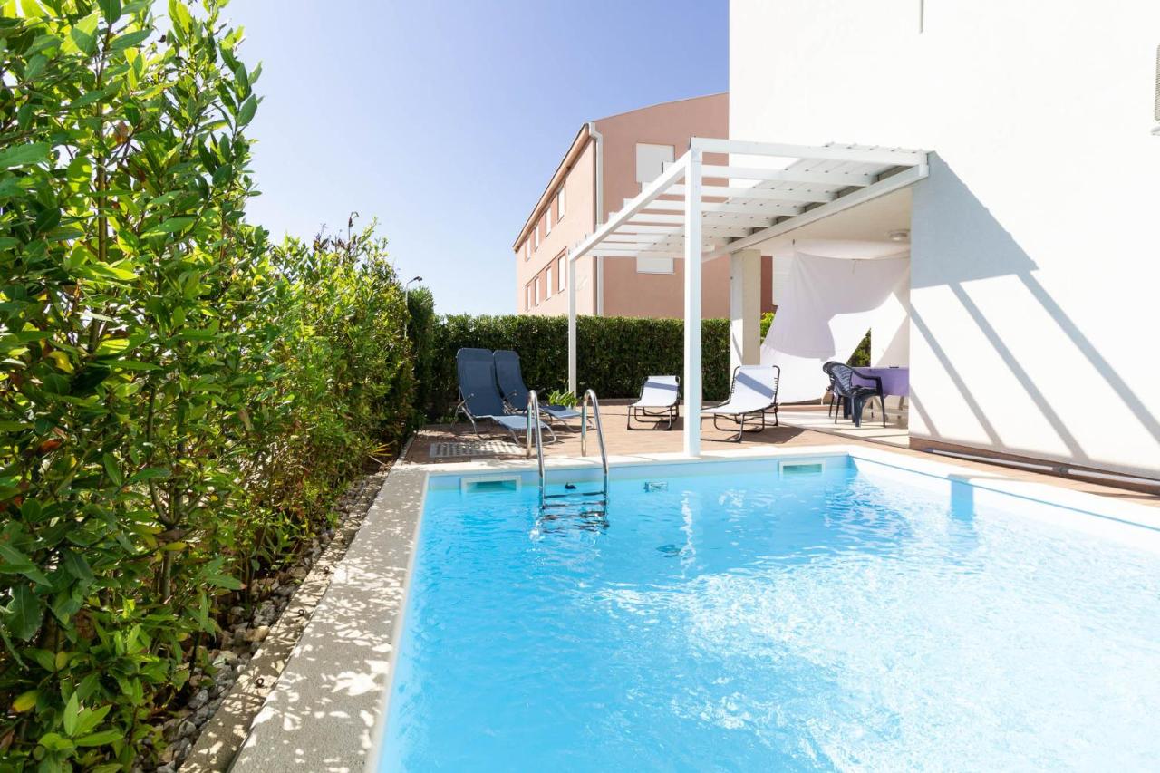 Apartment Samba with private pool - B&B