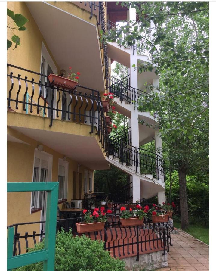 Apartament 3 camere Vila Cristal - B&B