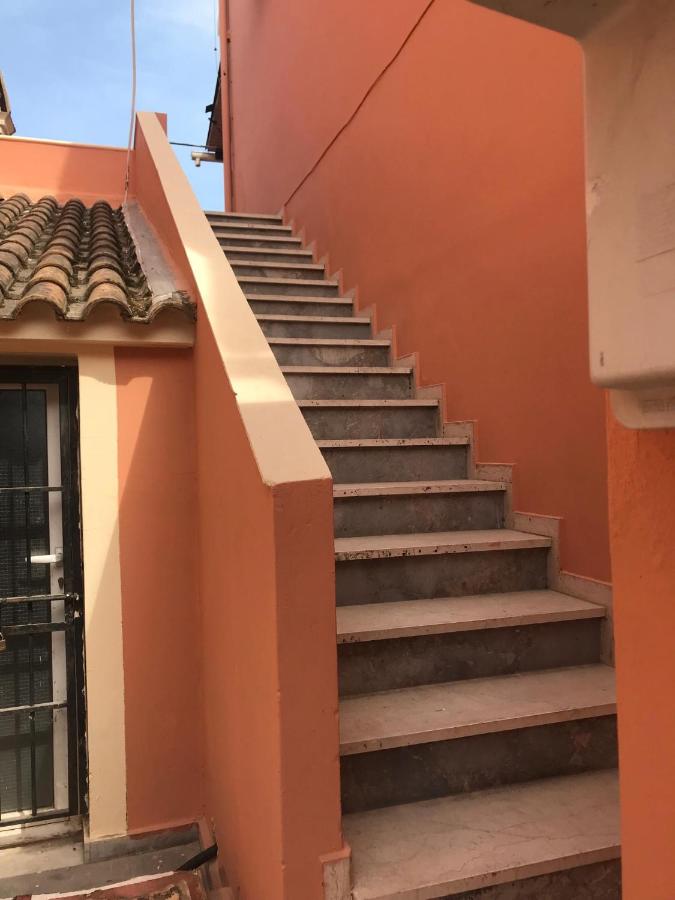 Theo Apartments - Bed and Breakfast