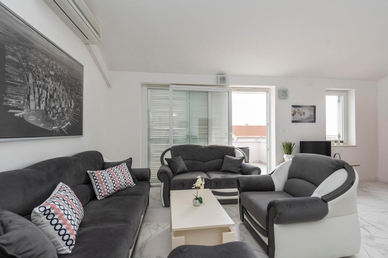 Beautiful penthouse for 8 close to city center - B&B Novalja