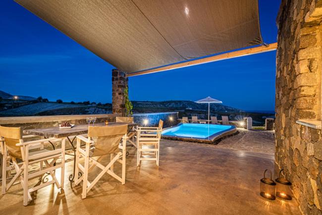 Klimata House - Private Jacuzzi Pool & BBQ Villa - B&B Vlychada
