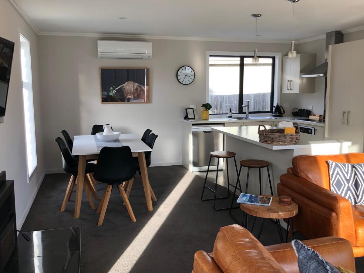 Twilight on Tekapo Drive with spa, Twizel - B&B Twizel