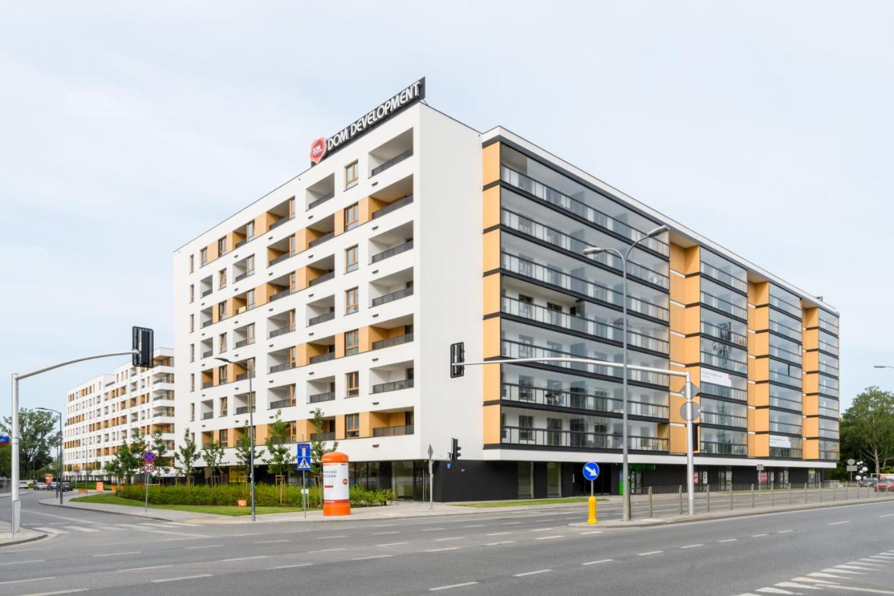 M&R Apartament Airport&Business DeLuxe Cybernetyki 17 - underground garage - free WiFi - Netflix - air conditioning - self check-in, close by Chopin Airport - Chambres d'hôtes Varsovie