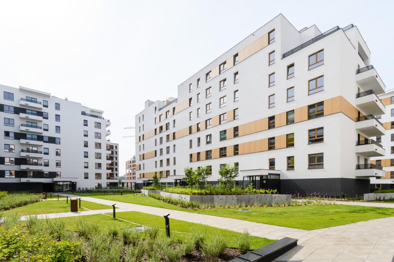 M&R Apartament Airport&Business DeLuxe Cybernetyki 17 - underground garage - free WiFi - Netflix - air conditioning - self check-in, close by Chopin Airport - B&B Varsavia