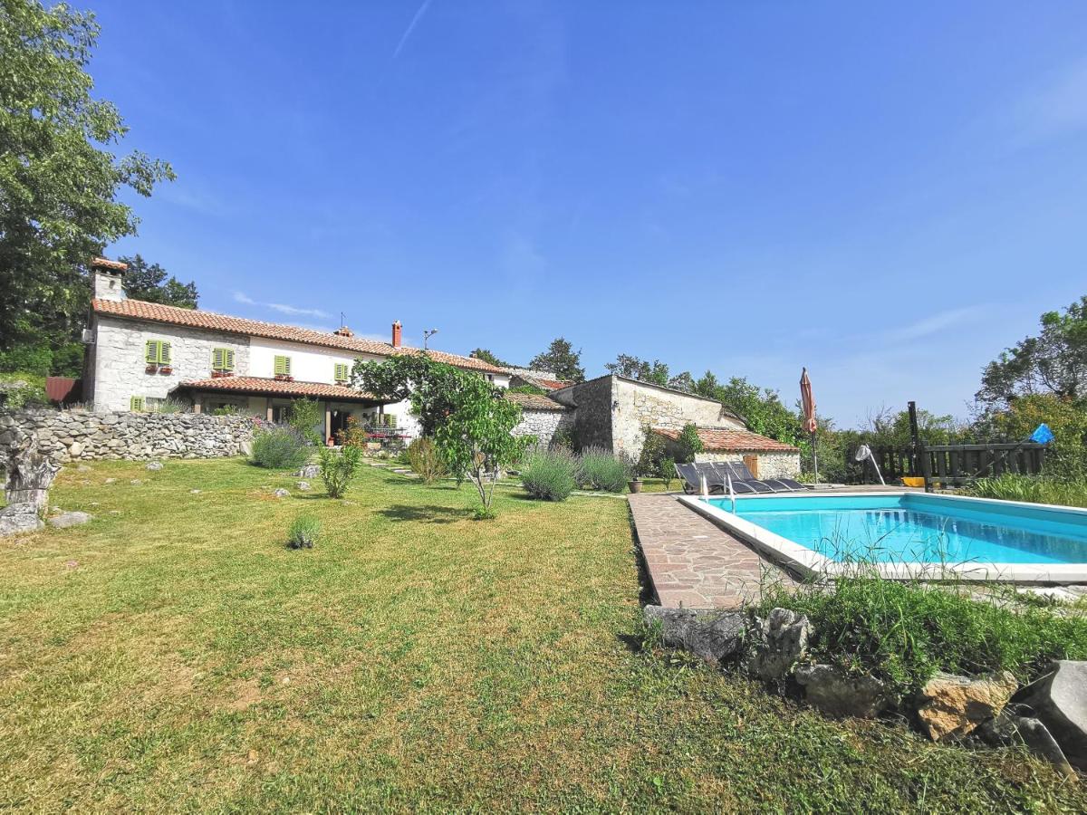 Villa Mavrici, Nature Paradise with pool - B&B Buzet