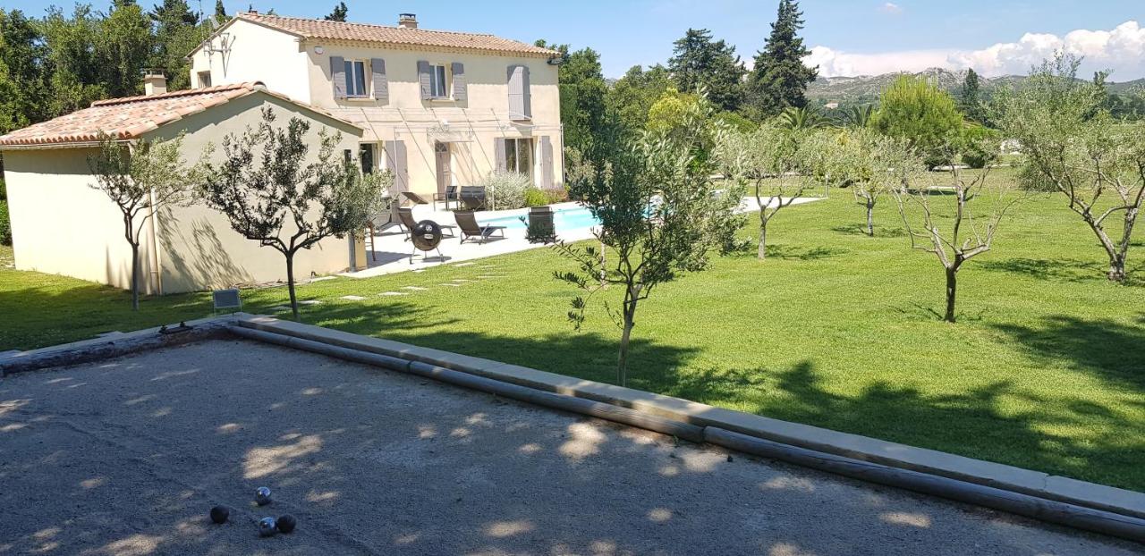 LA BASTIDE DE LUSON Villa 4 chambres Spa Sauna Piscine chaufée boulodrome - B&B Maussane-les-Alpilles