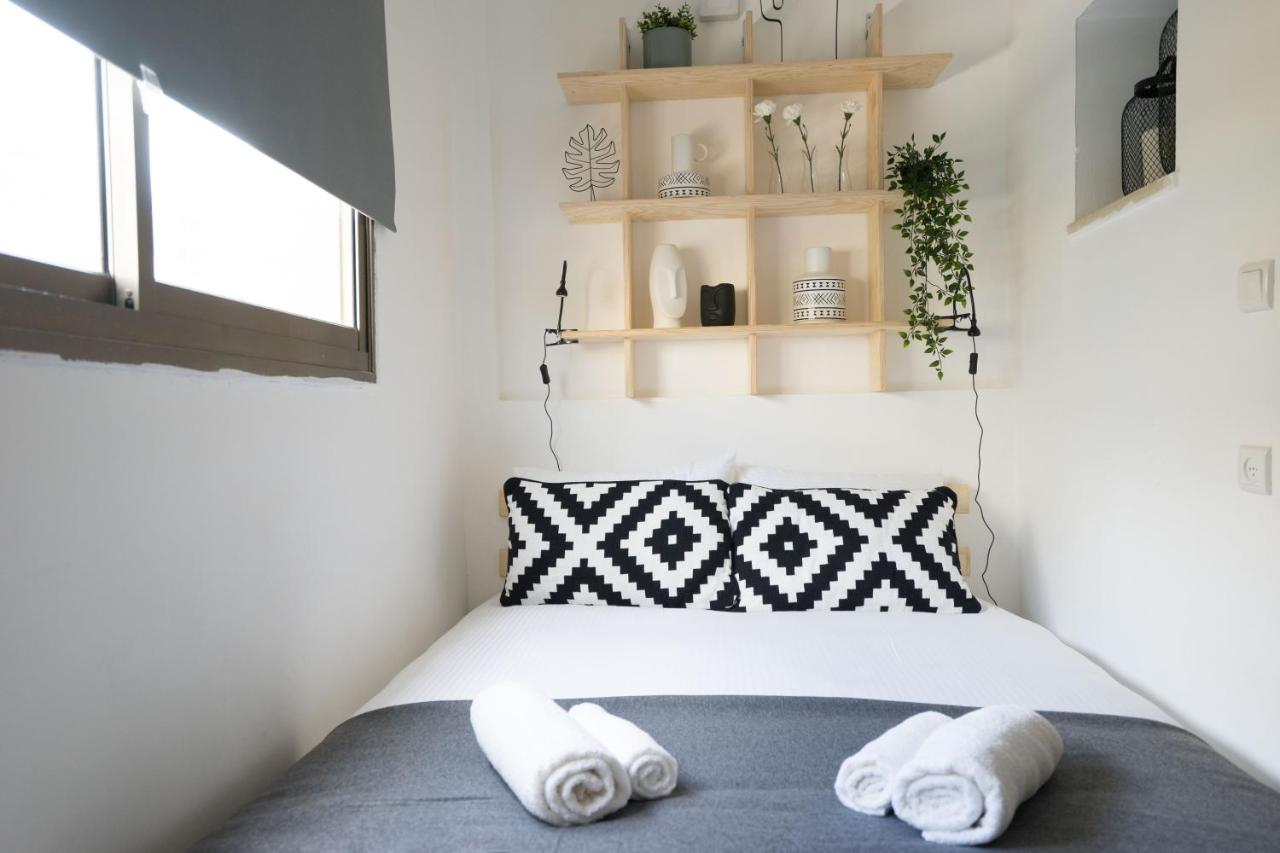 Estudio con vistas a la calle