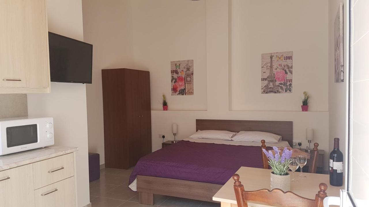 B&B Larnaca - ZORBAS No 2 - Bed and Breakfast Larnaca