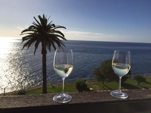 B&B Funchal - Cliff View Apartment- Wonderful Sea Views & Pool - Bed and Breakfast Funchal