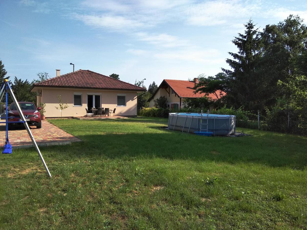 Anikó Apartmanház - B&B