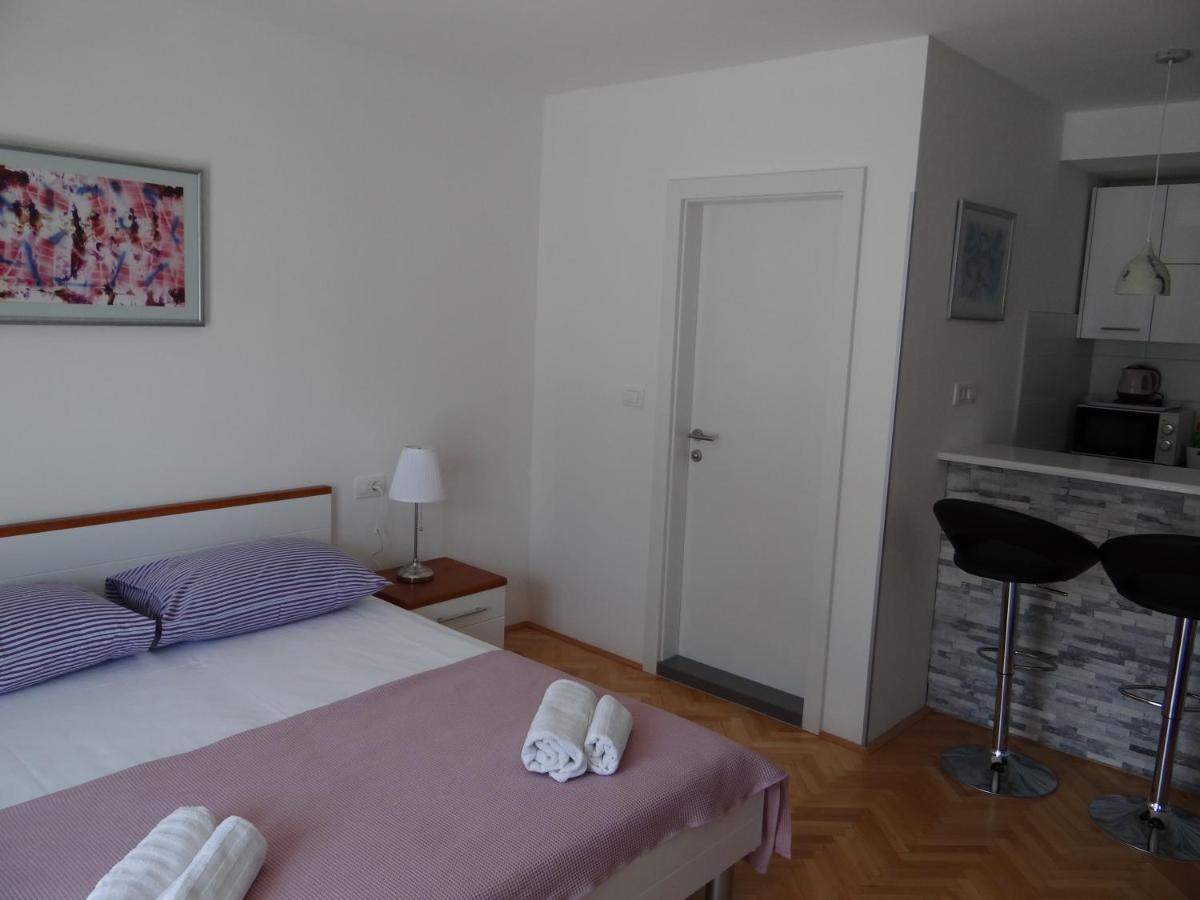 King Studio with Sofa Bed