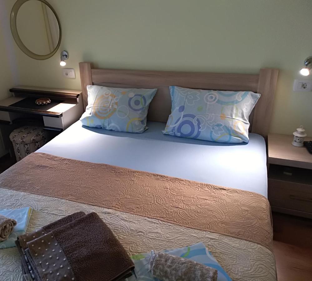 Tweepersoonskamer met een Eigen Externe Badkamer