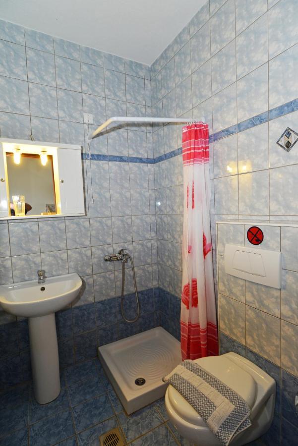 Doppel- oder Zweibettzimmer