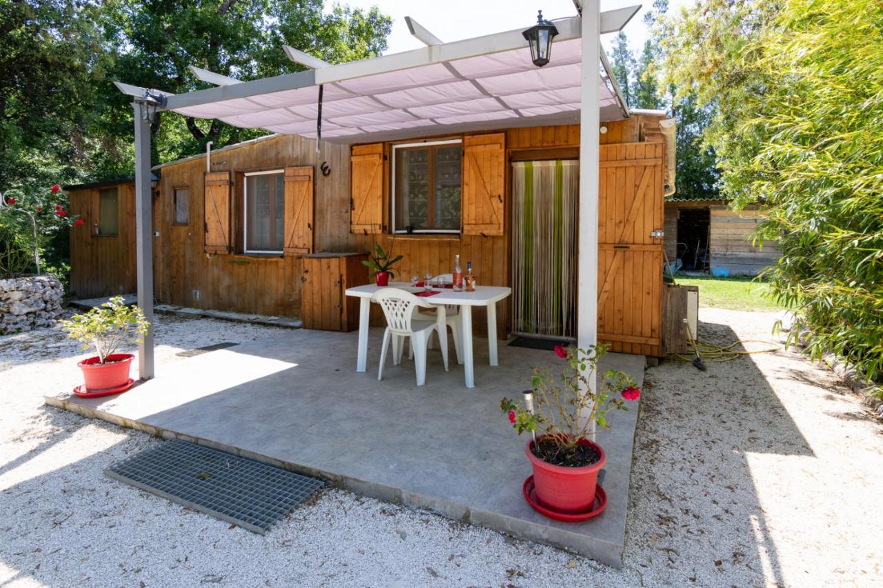 Le Chalet de l'Uzège - Piscine, détente et ballades - B&B Belvézet