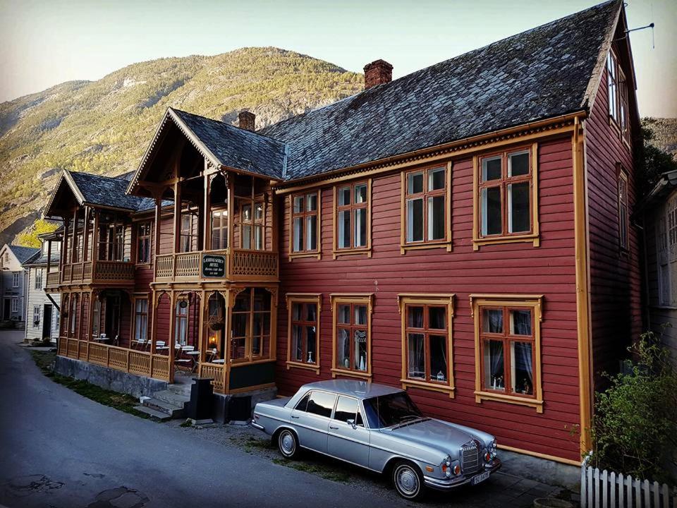 B&B Lærdalsøyri - Lærdalsøren Motor Guesthouse - Bed and Breakfast Lærdalsøyri