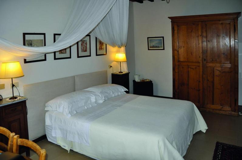 Zimmer mit Kingsize-Bett