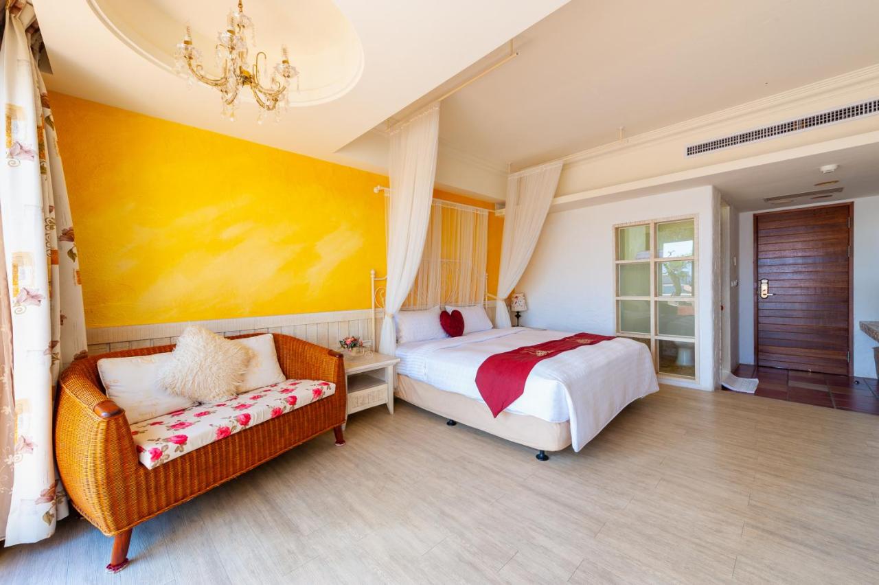 Double Room with Bath Tub and Sea View