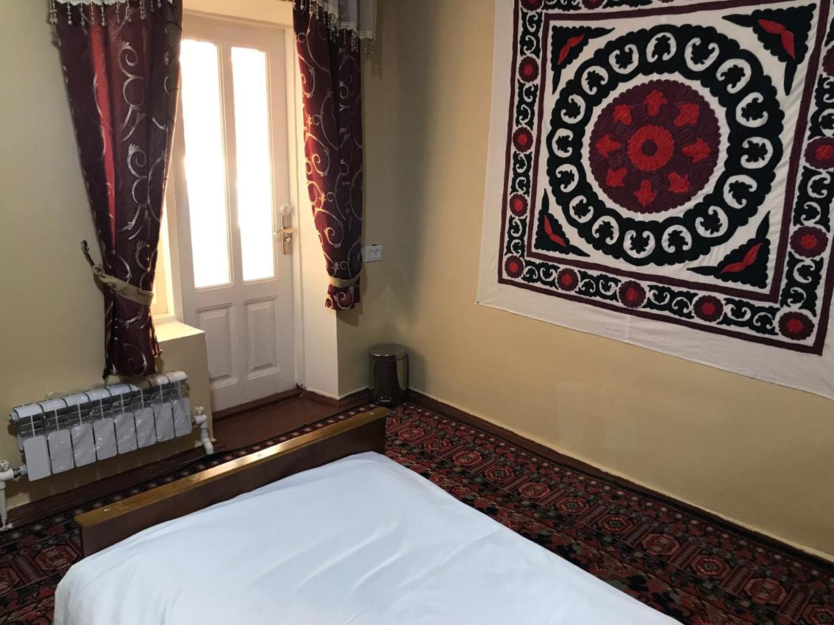 Zweibettzimmer mit eigenem Bad außerhalb des Zimmers