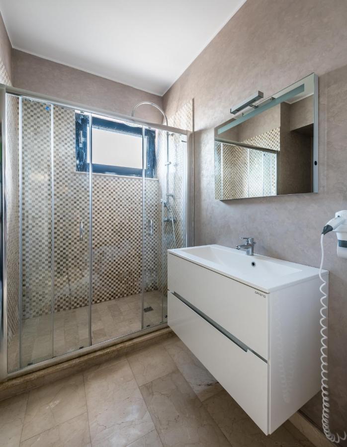 Apartment with Shower