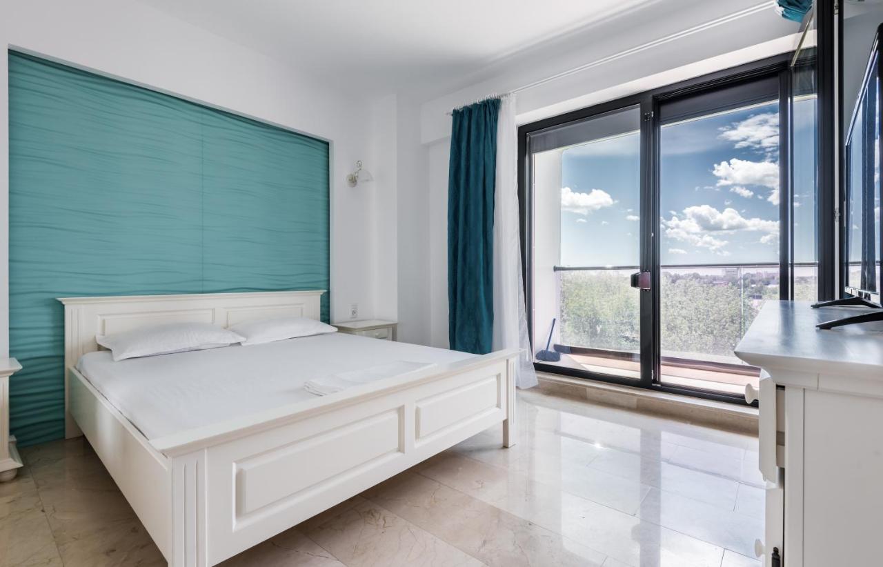 Apartment with Shower