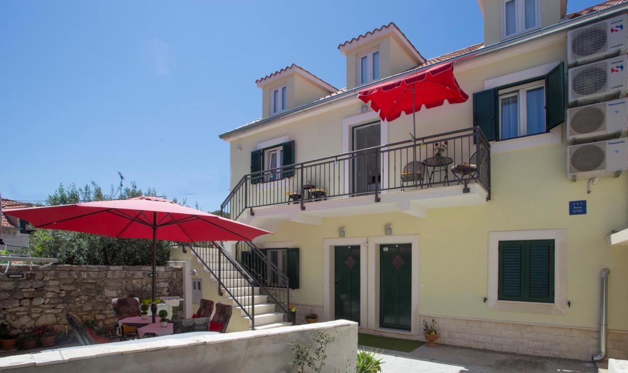 Central Old Town Rooms - B&B