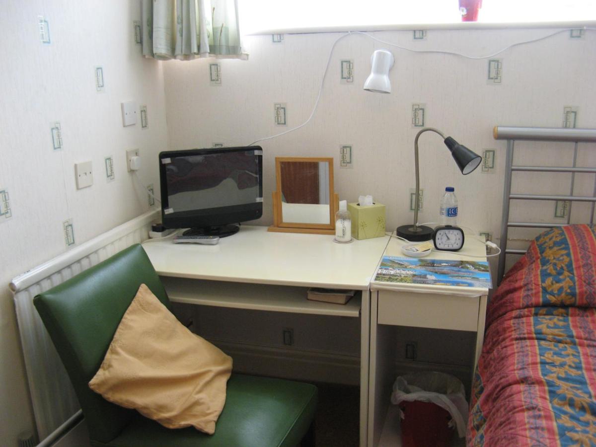 Camera Singola con Bagno Interno e Doccia