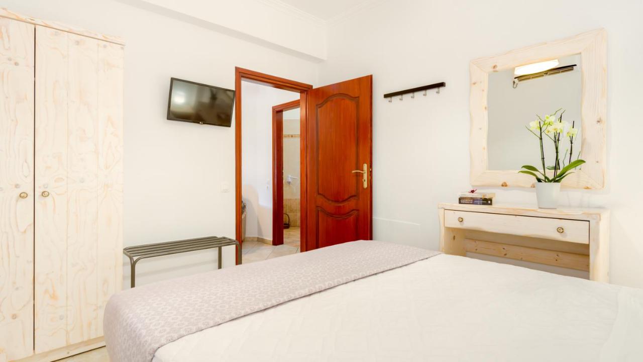 Deluxe Apartment with hot tub and Caldera View