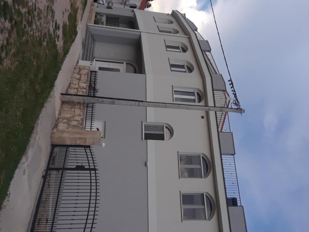 Water view brand new Apartment, short stroll to beach, peaceful! - B&B