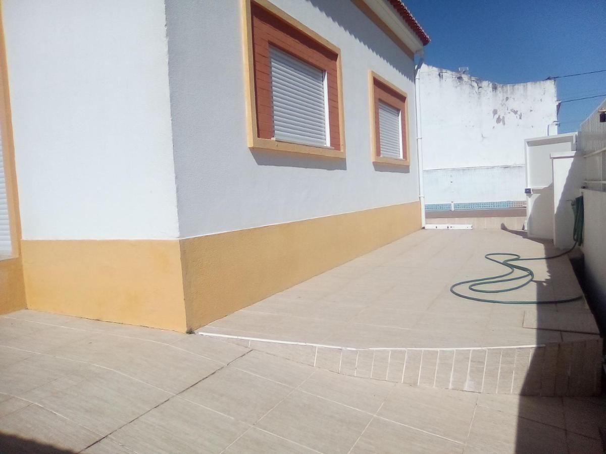 Villa São Domingos-Casa com Piscina Privada para Famílias e Grupos - Bed and Breakfast São Domingos