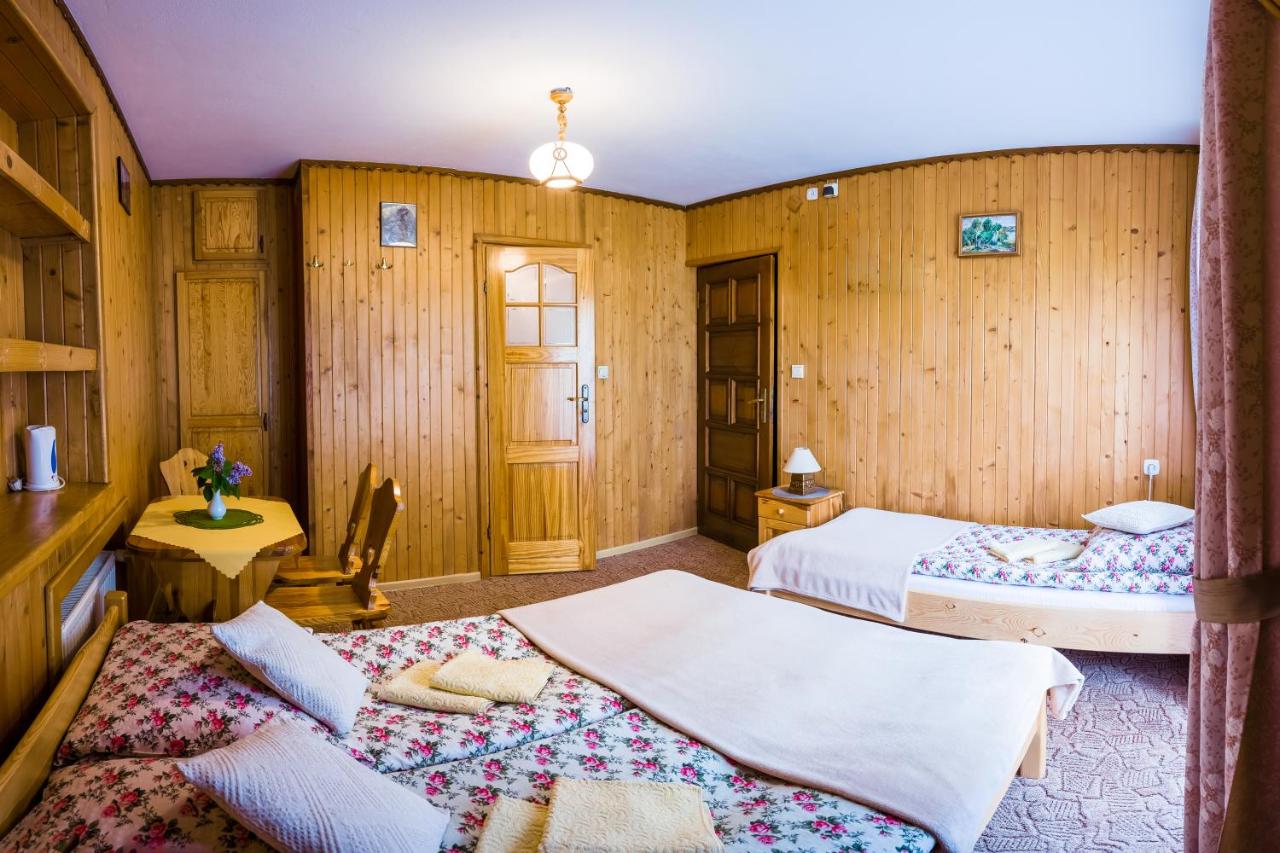 Dreibettzimmer mit Gartenblick
