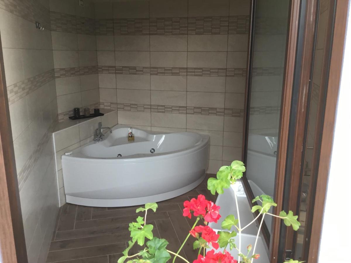 King Room with Spa Bath