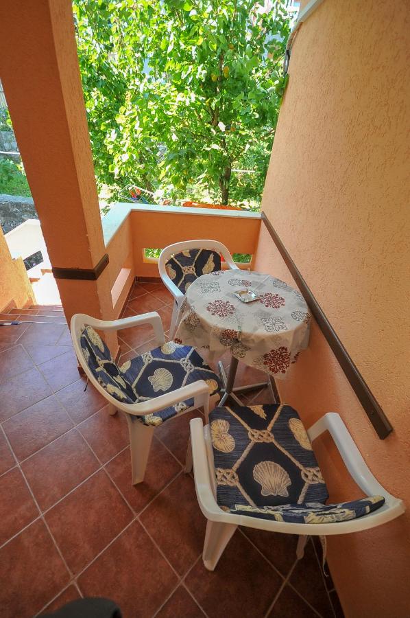 Studio (3 Adults)
