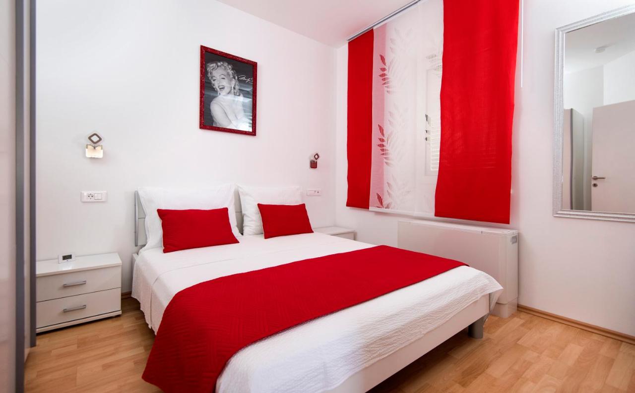 Apartamento de 1 dormitorio con balcón y vistas al mar
