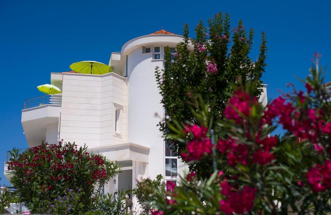 Apartments Bila Villa - Ferienwohnung Podstrana