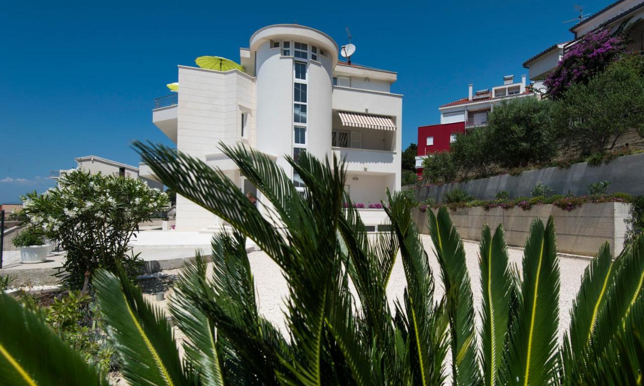 Apartments Bila Villa - Bed and Breakfast Podstrana