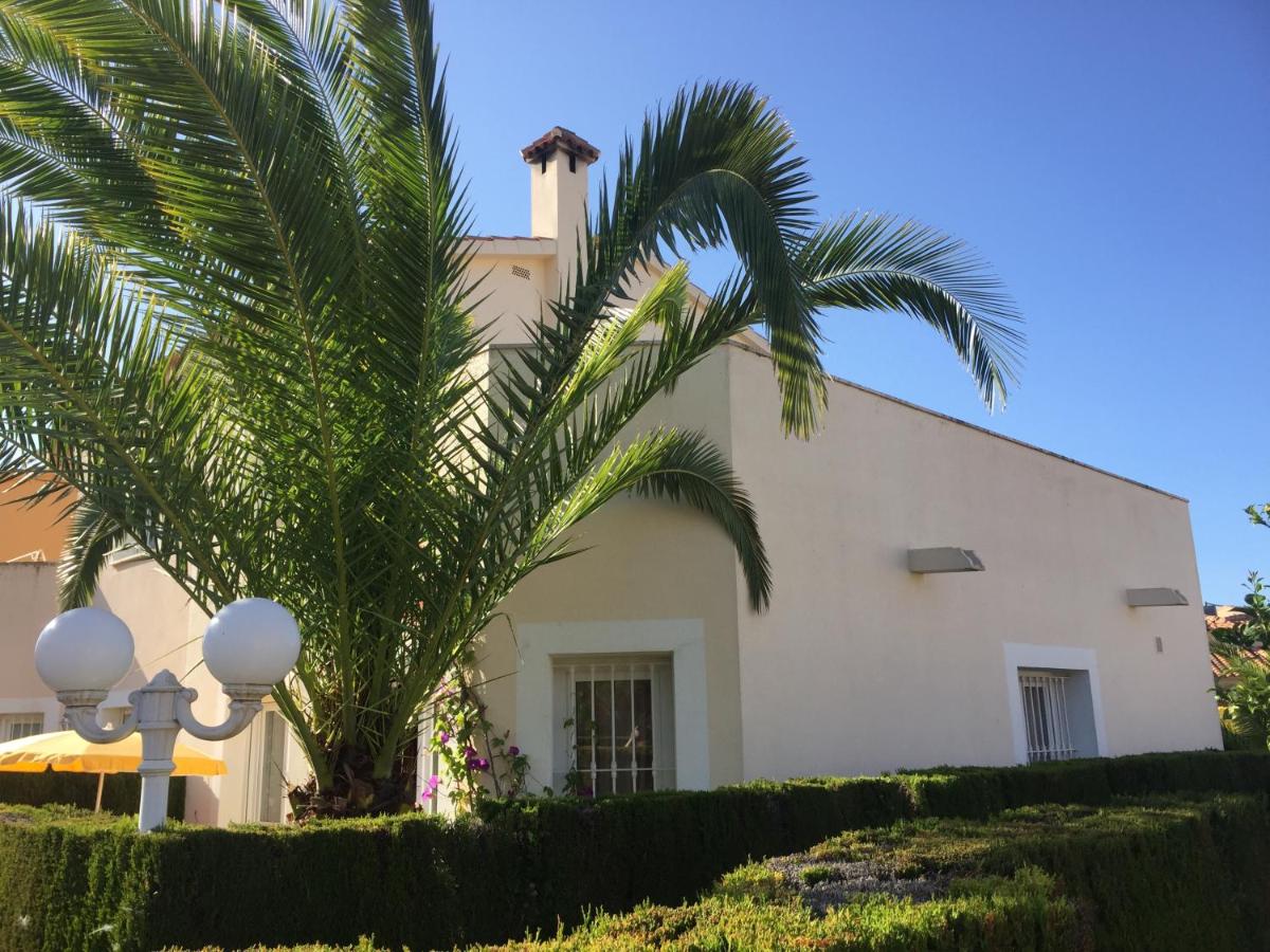 B&B Oliva - villa (3 bed and 2 bath) in the Oliva Nova Golf&Beach resort - Bed and Breakfast Oliva