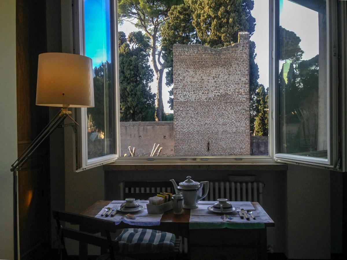 LUMINOSA VISTA PIRAMIDE - Bed and Breakfast Rome