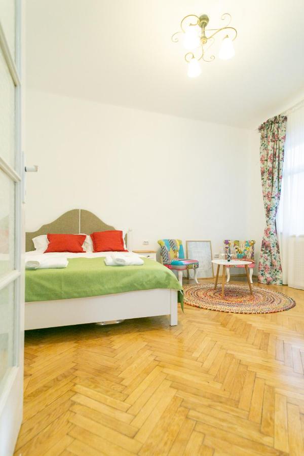 B&B Bucharest - Bright Studio in the Heart of the City with Netflix - Bed and Breakfast Bucharest