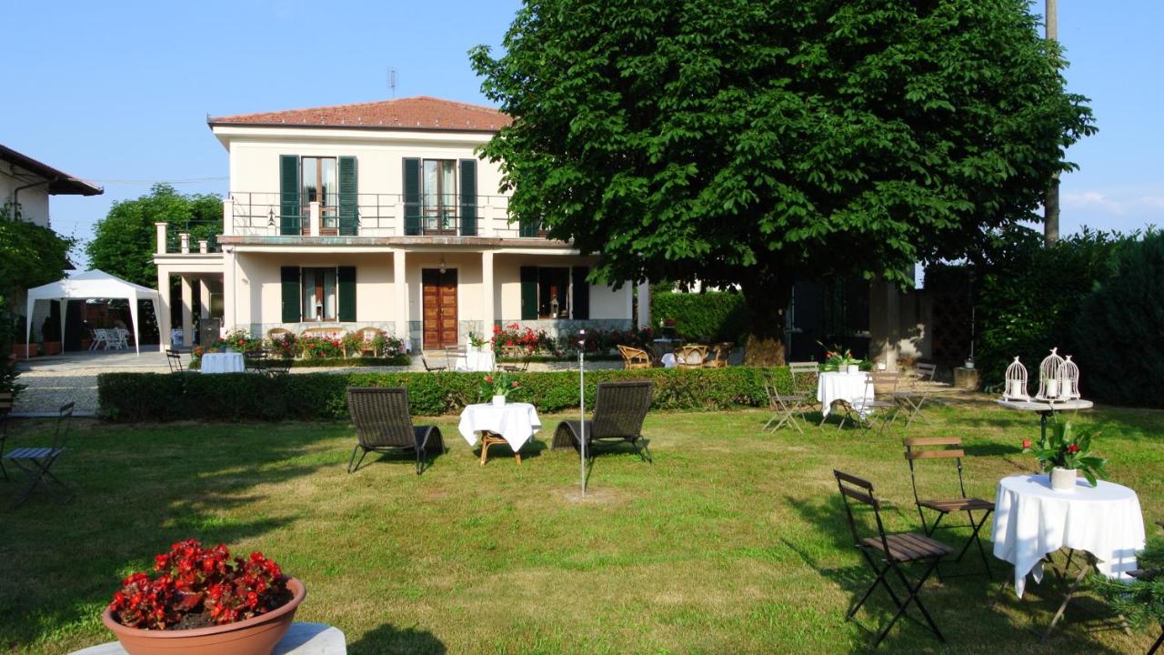 B&B Cavour - VILLA LE ROSE - Bed and Breakfast Cavour